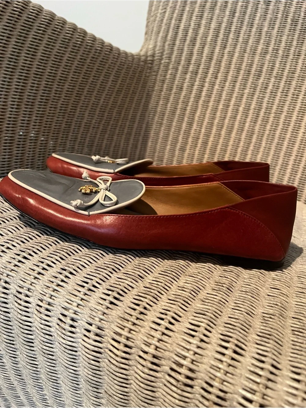 Women’s Tory Burch Two-Tone Leather Bow Loafers in Grey, Tan & leather Size 7